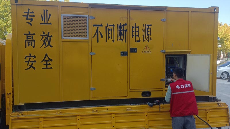 乌尔禾柴油发电机组和UPS电源配合使用时，如何避免切换过程中的电力中断？